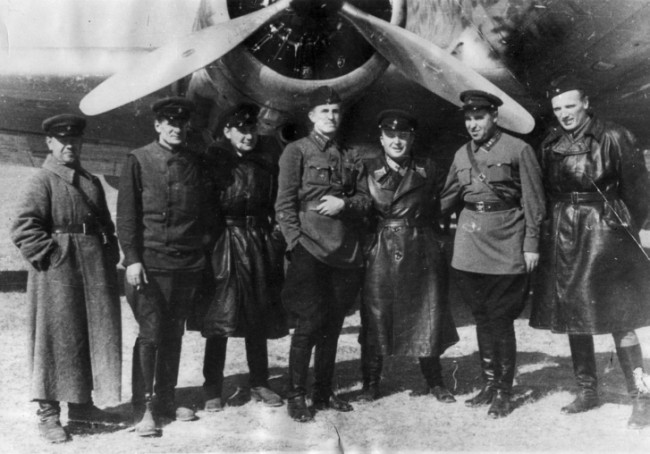 Военная история, книги, скачать бесплатно. Дальняя бомбардировочная - Александр Голованов