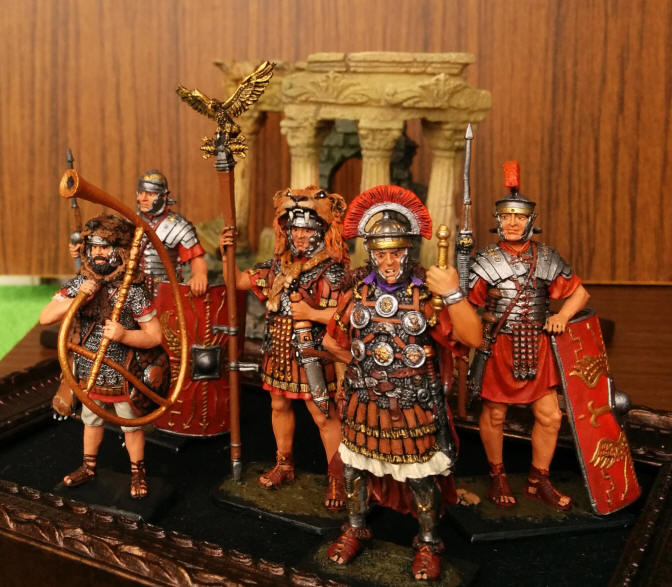 Римляне, олово, 1:35, группа вионов: центурион, аквилифер, буцинер и 2 легионера